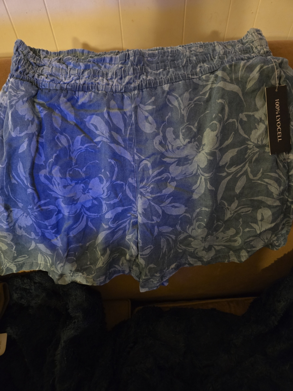 Women's Blue Floral Pull-On Shorts